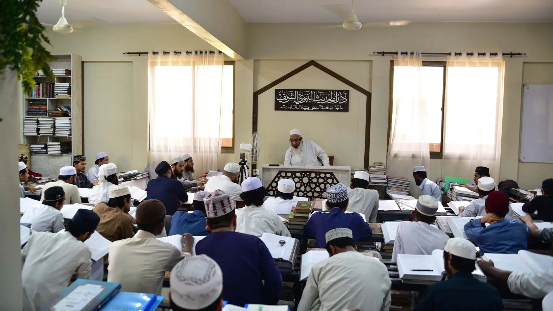 Arabic-Medium Curriculum at Jamia Binoria Aalamia